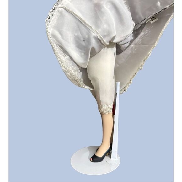 Lucille Ball / I Love Lucy / Hamilton Collection Fine Porcelain 18” Doll / IOB - Picture 8 of 15